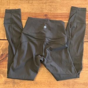 Lululemon tight, never worn
IN MOVEMENT TIGHT 25" *EVERLUX